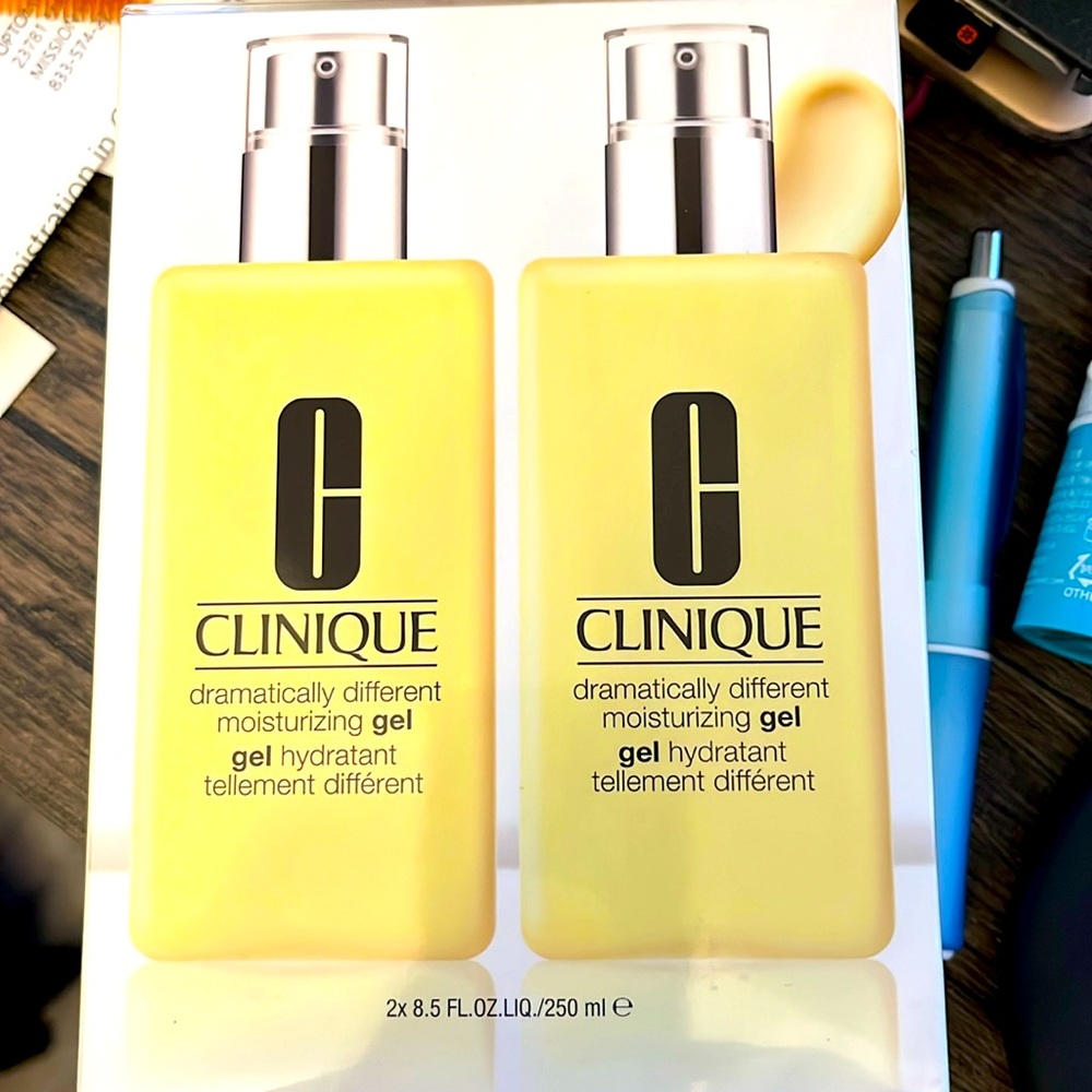 Clinique 2x 8.5 fl Oz 250 mil travel exclusive